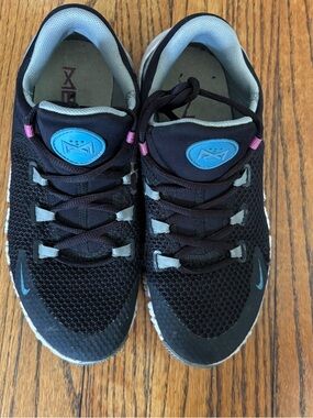 Metcon Nike Black shoes with Teal and pink Size 7.5